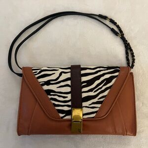 💚Elliott Lucca Cordoba
Clutch, Tiger Hair Calf One Size🩷